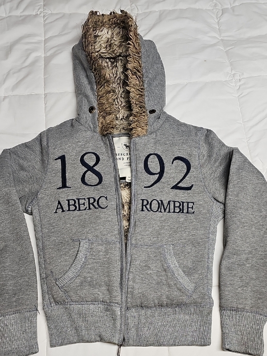 Abercrombie & Fitch Other - Abercrombie & Fitch Grey Hooded Sherpa-Lined Zip Sweatshirt